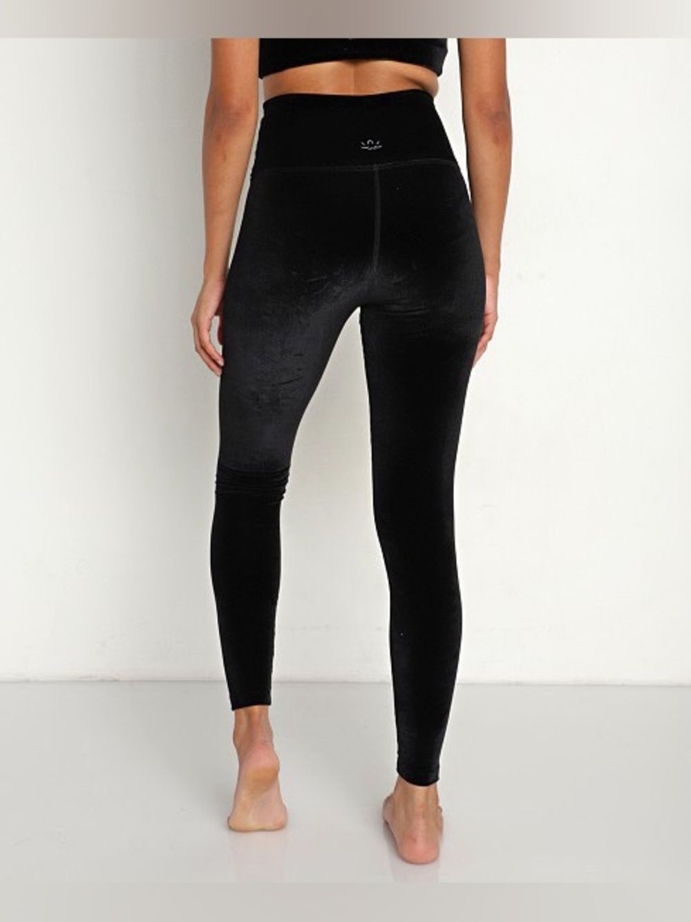 Beyond Yoga Velvet Motion High Waisted 7/8 Yoga Leggings in Black Size Large